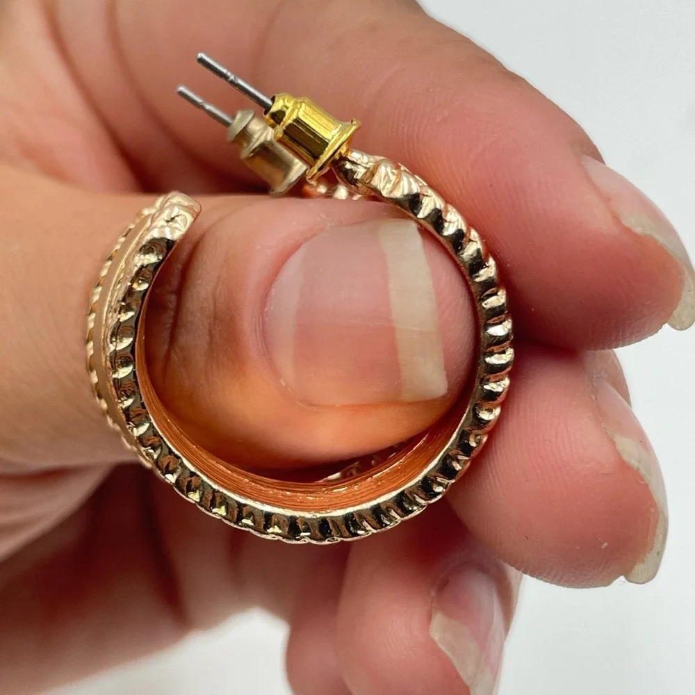 Vintage Gold Tone‎ Wide Hoops Earrings Rope Edge Dome Chunky Post Back Retro 80s